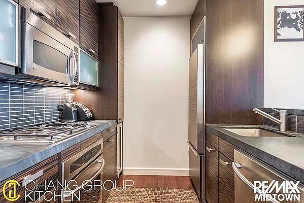 Sold by RE/MAX Midtown | media 6