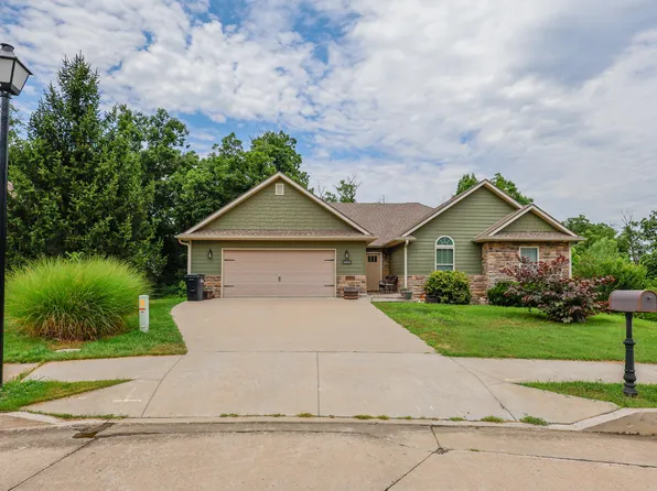 4601 Maple Leaf Dr, Columbia, MO 65201