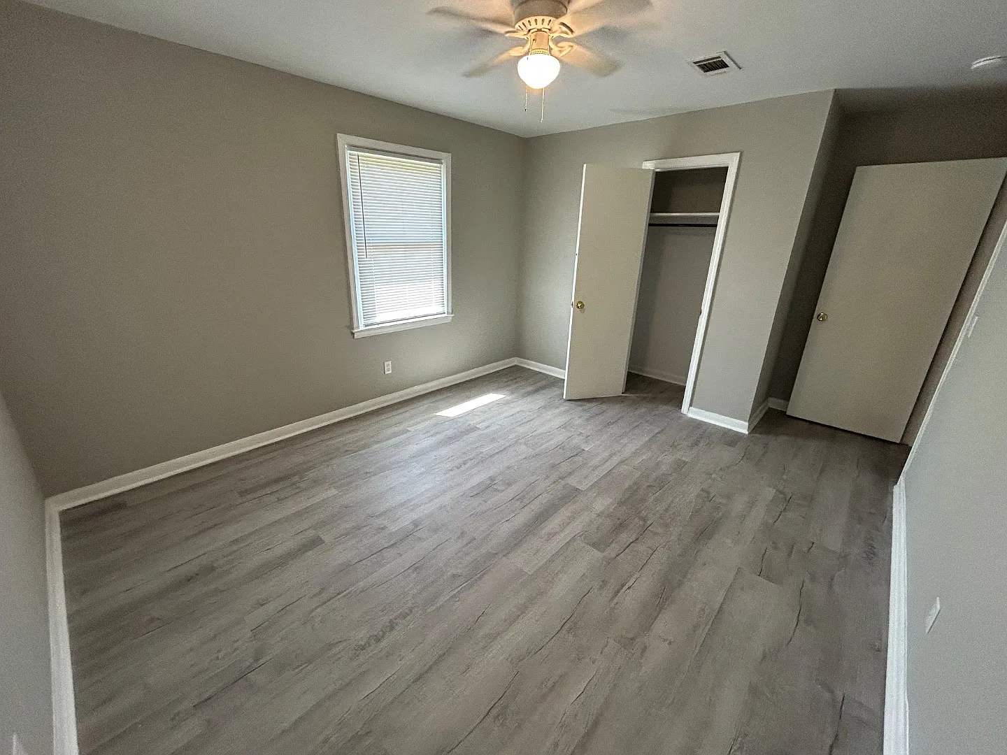 3904 Anwood Dr — Photo 2