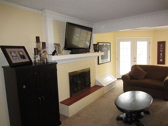 3rd image of 604 College Park Dr