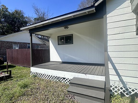 3rd image of 3835 Sherwood St