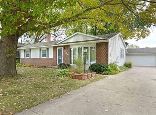 4941 E Oakwood Dr, Pleasant Hill, IA 50327
