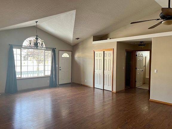 LIVING / DINING
