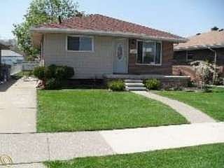 1st image of 3360 Applewood Ave