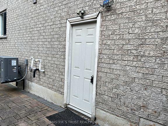 3rd image of 37 Levellands Cres