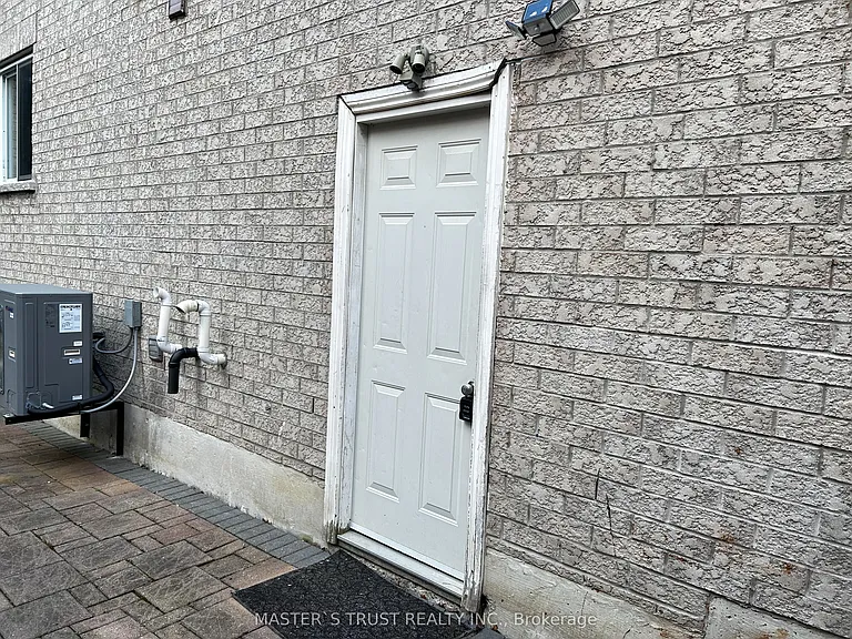 37 Levellands Cres — Photo 3