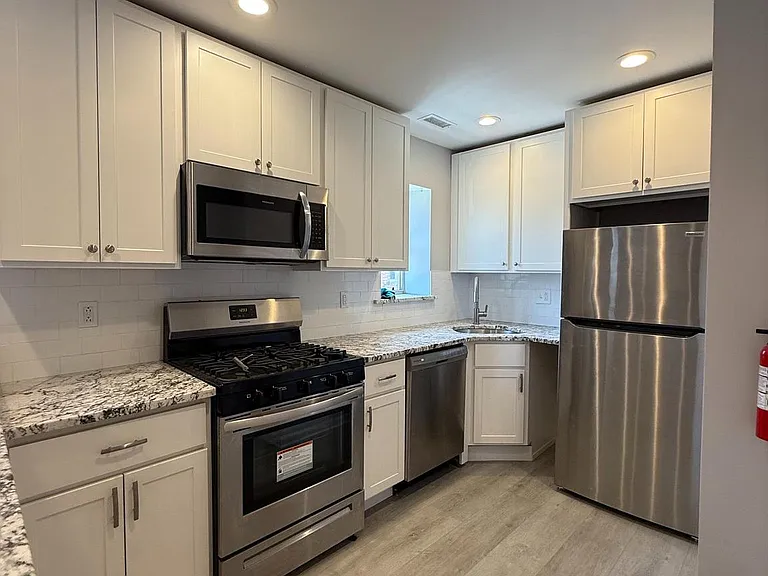 1208 Mifflin St #2 — Photo 4