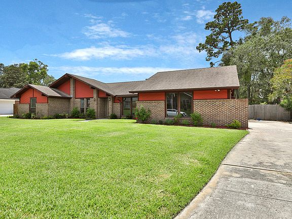 3rd image of 3940 Hill Terrace Dr