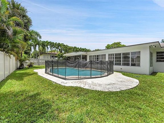 5th image of 6602 NW 9th St