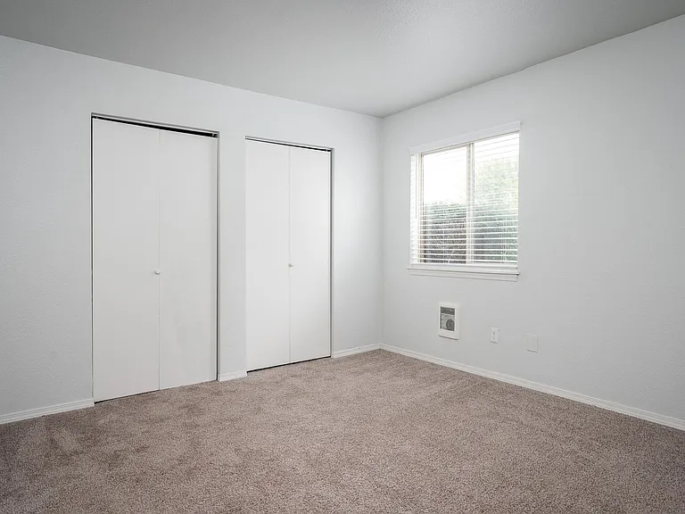 Kentwood Apartments — Photo 23