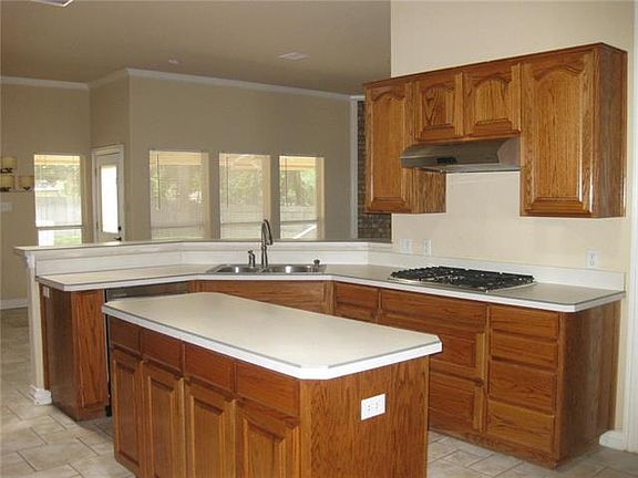 5th image of 1208 Oak Grove Ln