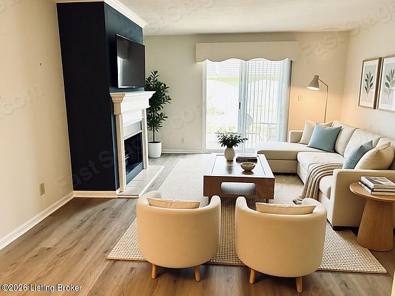4th image of 714 La Fontenay Ct