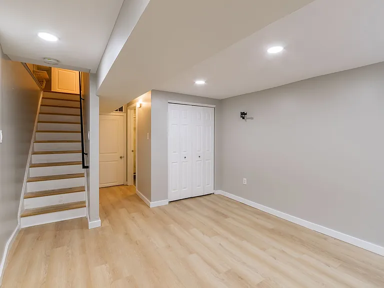 2208 Montrose St — Photo 12