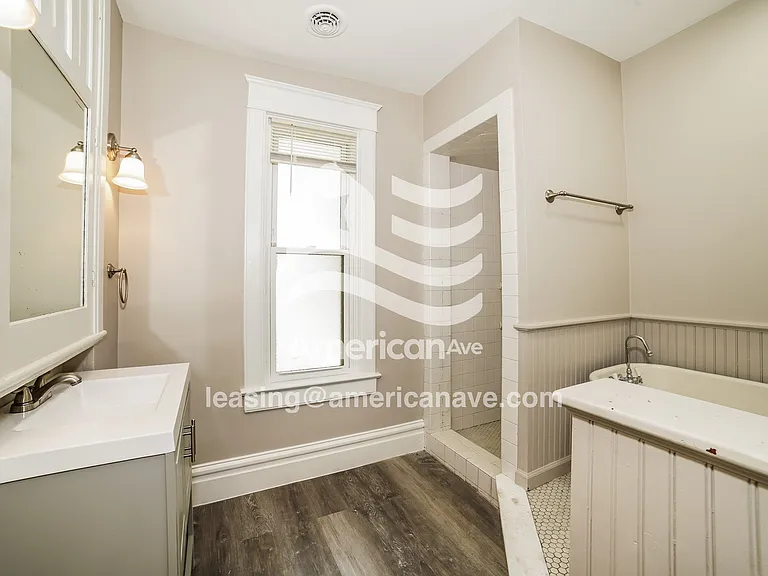 1696368_011_wm_-_main_bathroom_12972464.jpg
