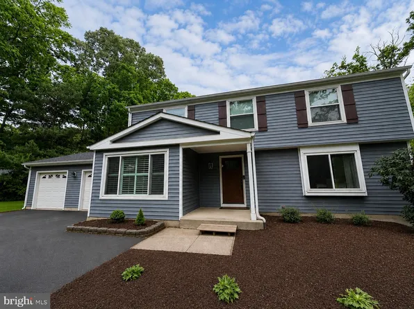 8005 Gracie Dr, Manassas, VA 20112