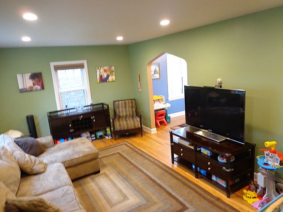 5th image of 5422 S Newland Ave
