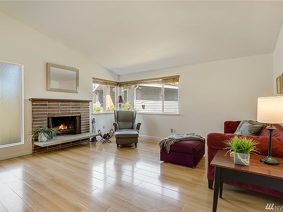 2nd image of 15951 NE 55th Way