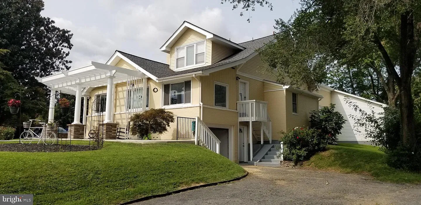 1 bed, 1.0 bath, 1800 sqft, $1,200 — Photo 1