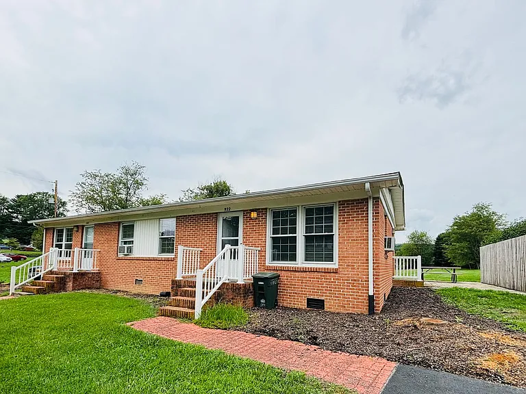 922 Country Acres Rd — Photo 2