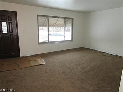 5th image of 429 Sterling Cir