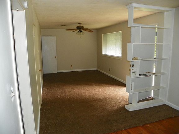 2nd image of 3614 Willow Lane Dr