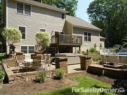 2nd image of 20 Settlers Ln