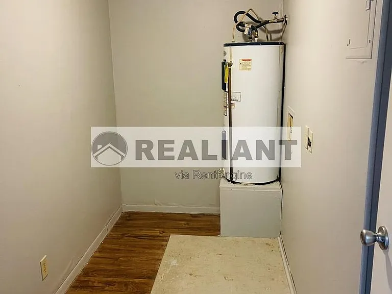 405 Amhurst Dr — Photo 5