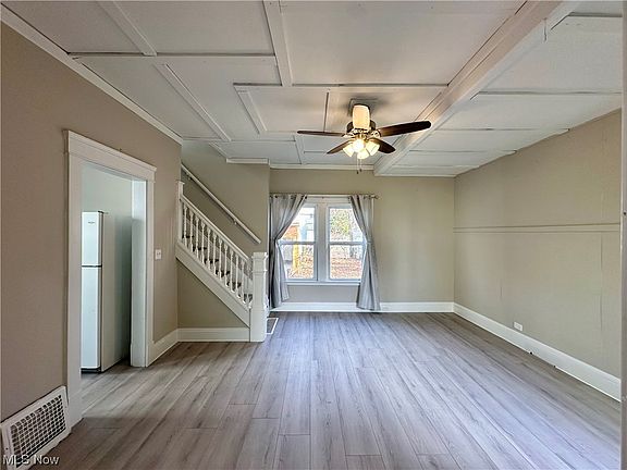 5th image of 1619 Larchmont Ave