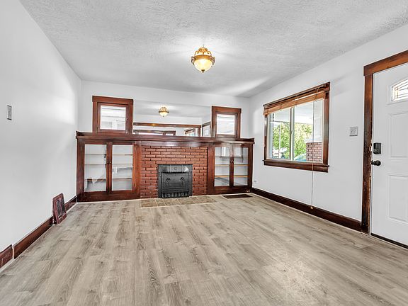 5th image of 2004 S Douglas St #1