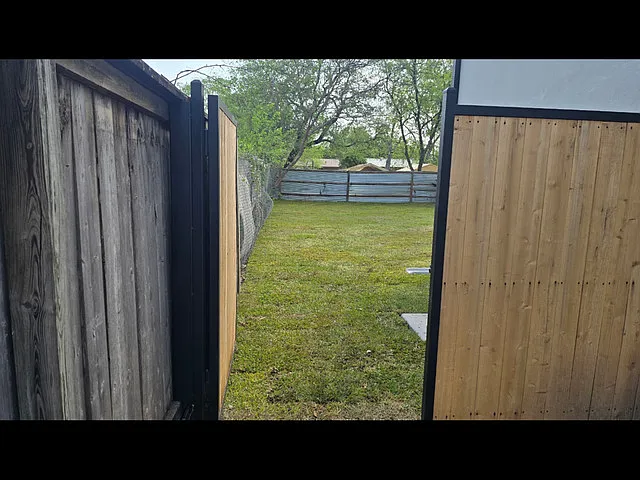 2610 Woodbury St #102 — Photo 32