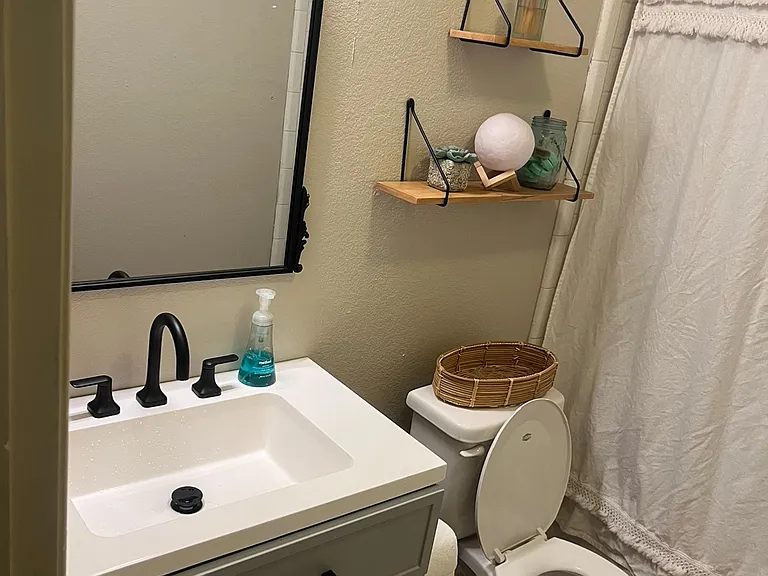 2224 Brookview Dr — Photo 3