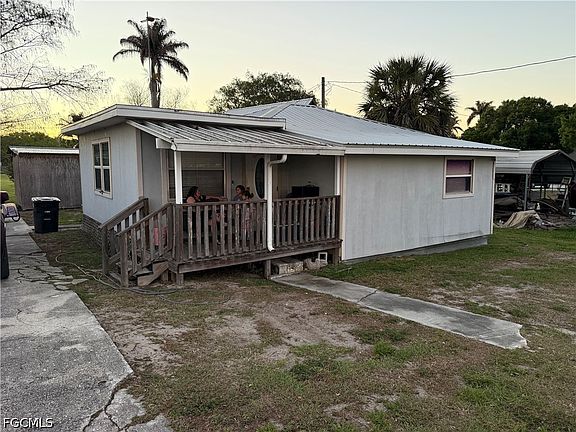 2nd image of 815 Riverside Dr