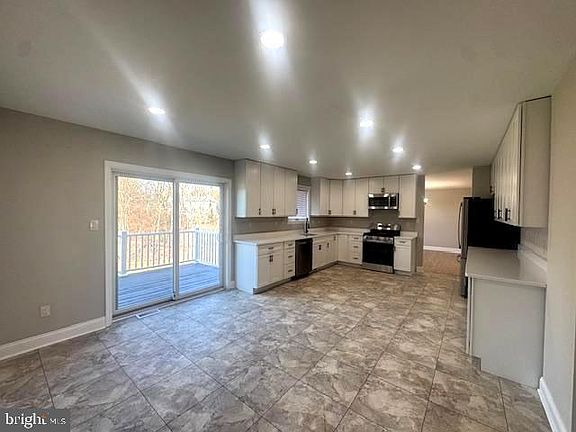 5th image of 1013 W Bridge St