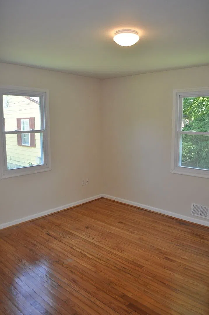Perfect House for UMD Students -- Very Close to Campus! — Photo 3