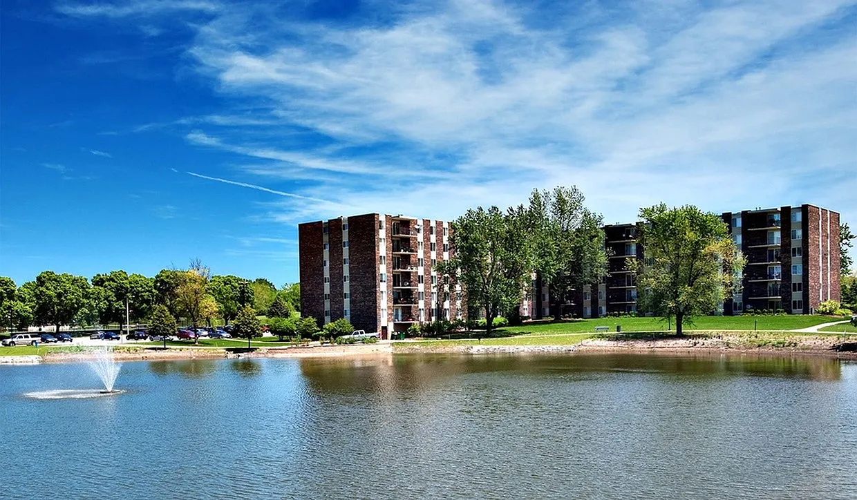 Twin Lake Towers — Photo 1