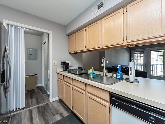 5th image of 22558 Lenox Dr #424