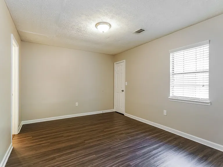 8373 Warren Dr — Photo 10