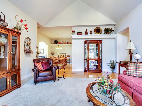 5th image of 5928 Round Hill Ln