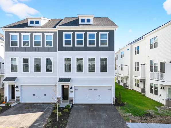 9719 Hopkins St, Wexford, PA 15090