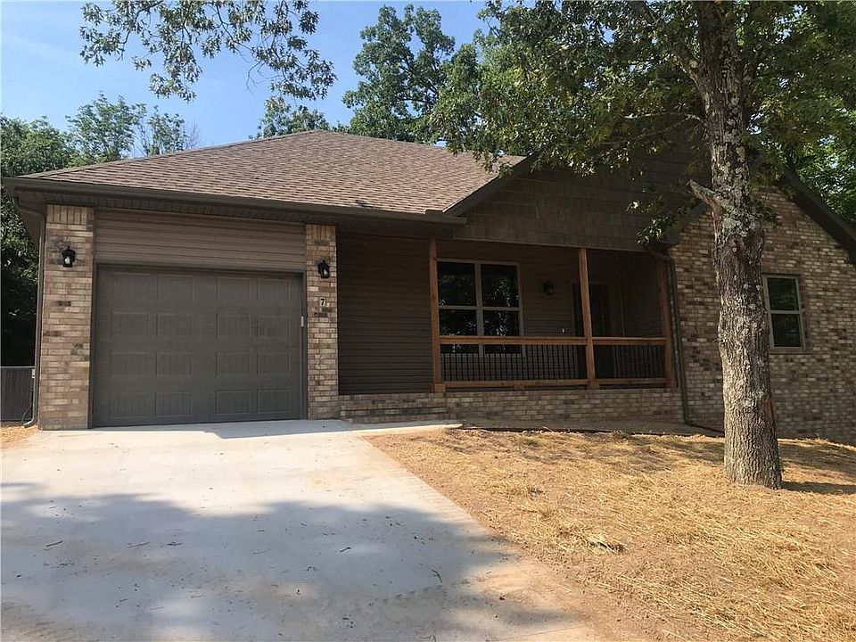 1st image of 7 Whitfield Ln