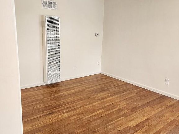 3rd image of 3151 Lincoln Ave
