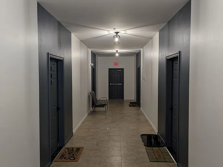 4 Commonwealth Dr — Photo 2