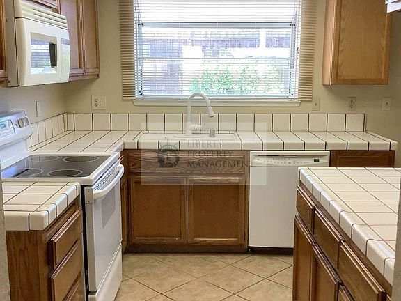 5th image of 3209 Perisburg Ln