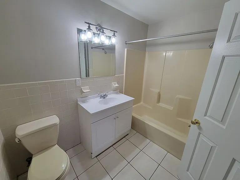 Country Gardens Apartments — Photo 57