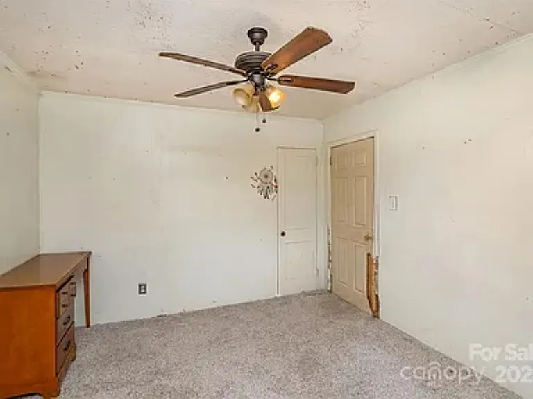 202 Hovis Rd — Photo 5