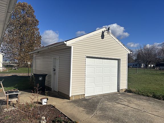 3rd image of 3308 Harmont Ave NE