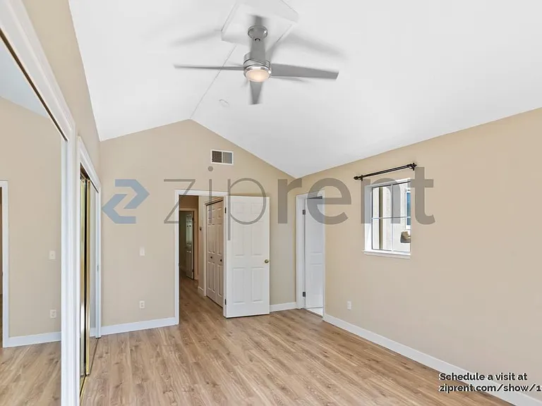 139 Concord Cir — Photo 17