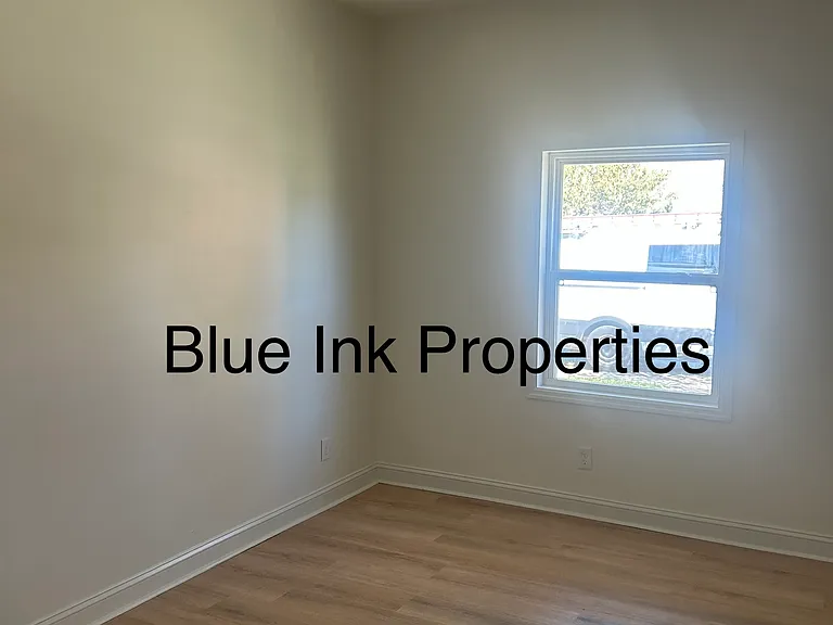 326 E 3rd St — Photo 7