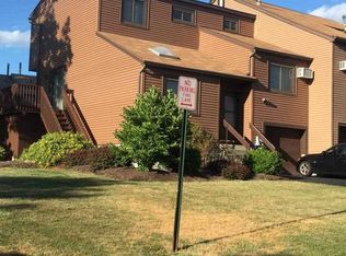 2 Tamarack Cir, Fishkill, NY 12524