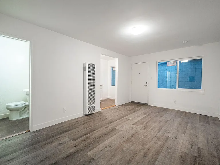 1011 San Julian St #204 — Photo 8